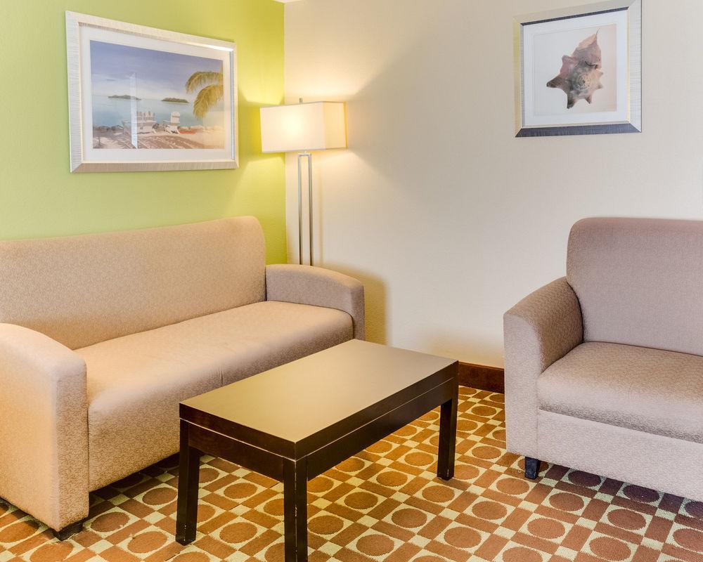 Garner Hotel Virginia Beach North By Ihg Exterior photo